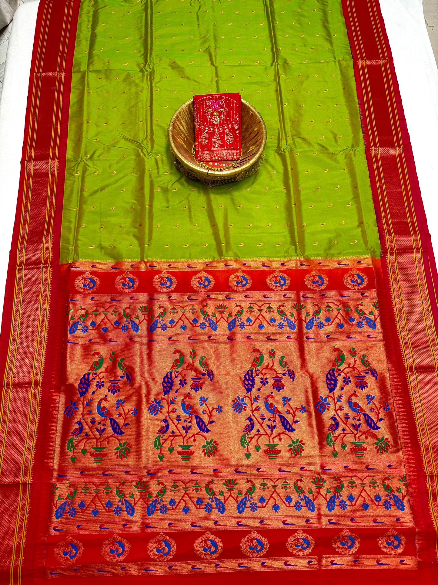 Mahishmati Paithani