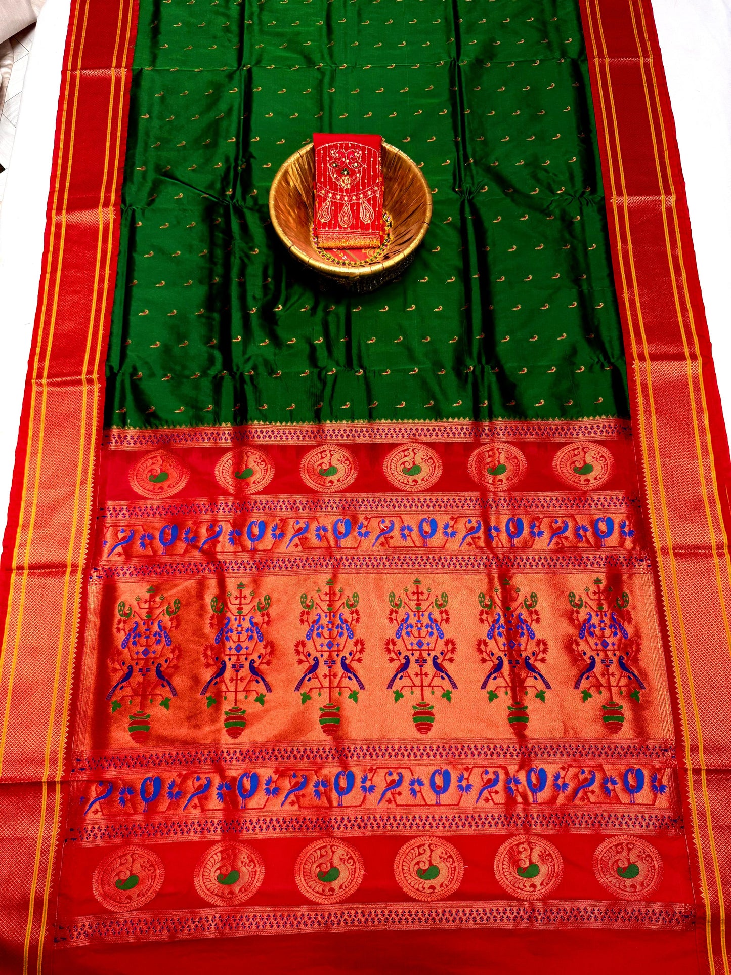 Mahishmati Paithani
