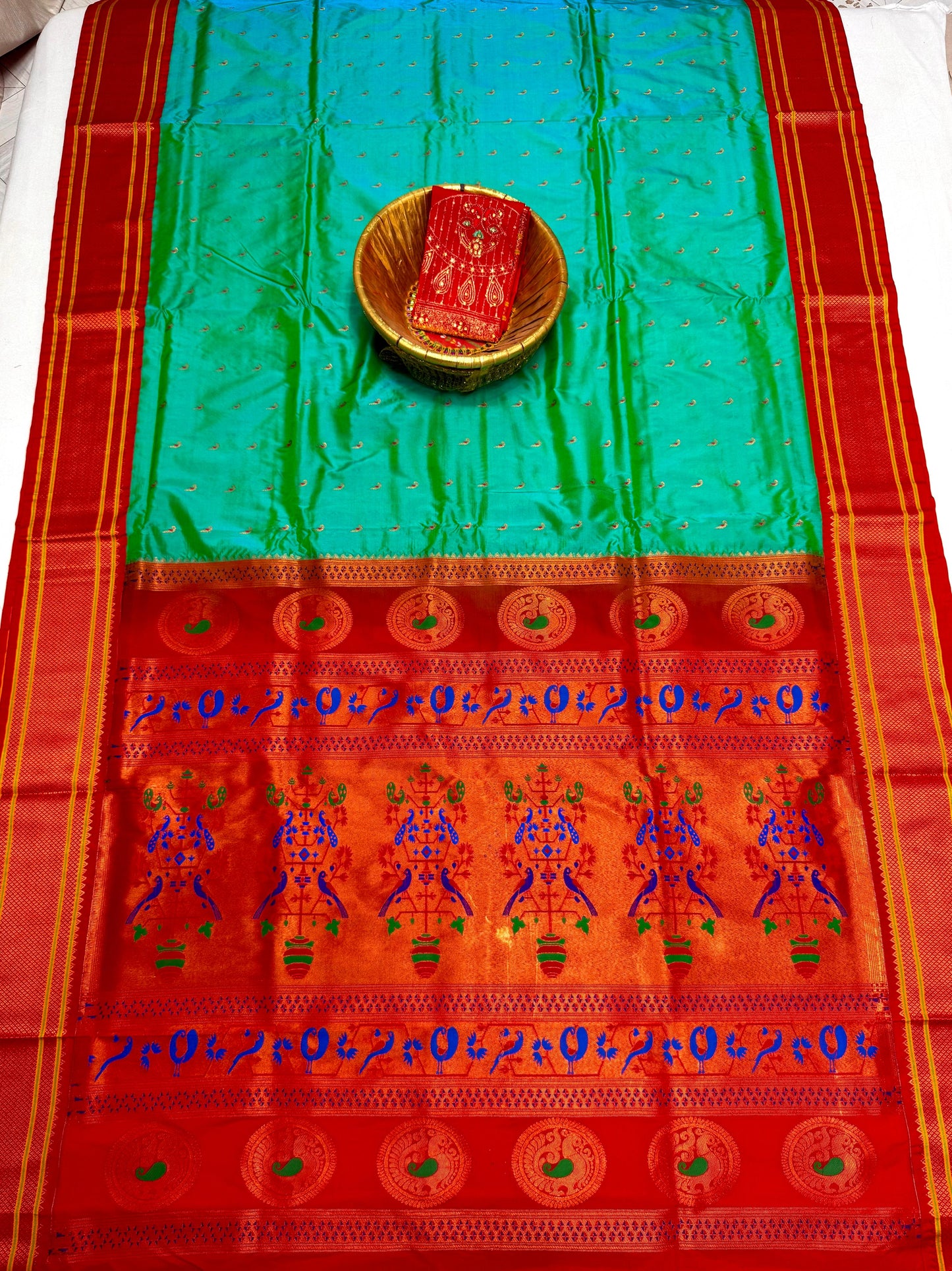 Mahishmati Paithani