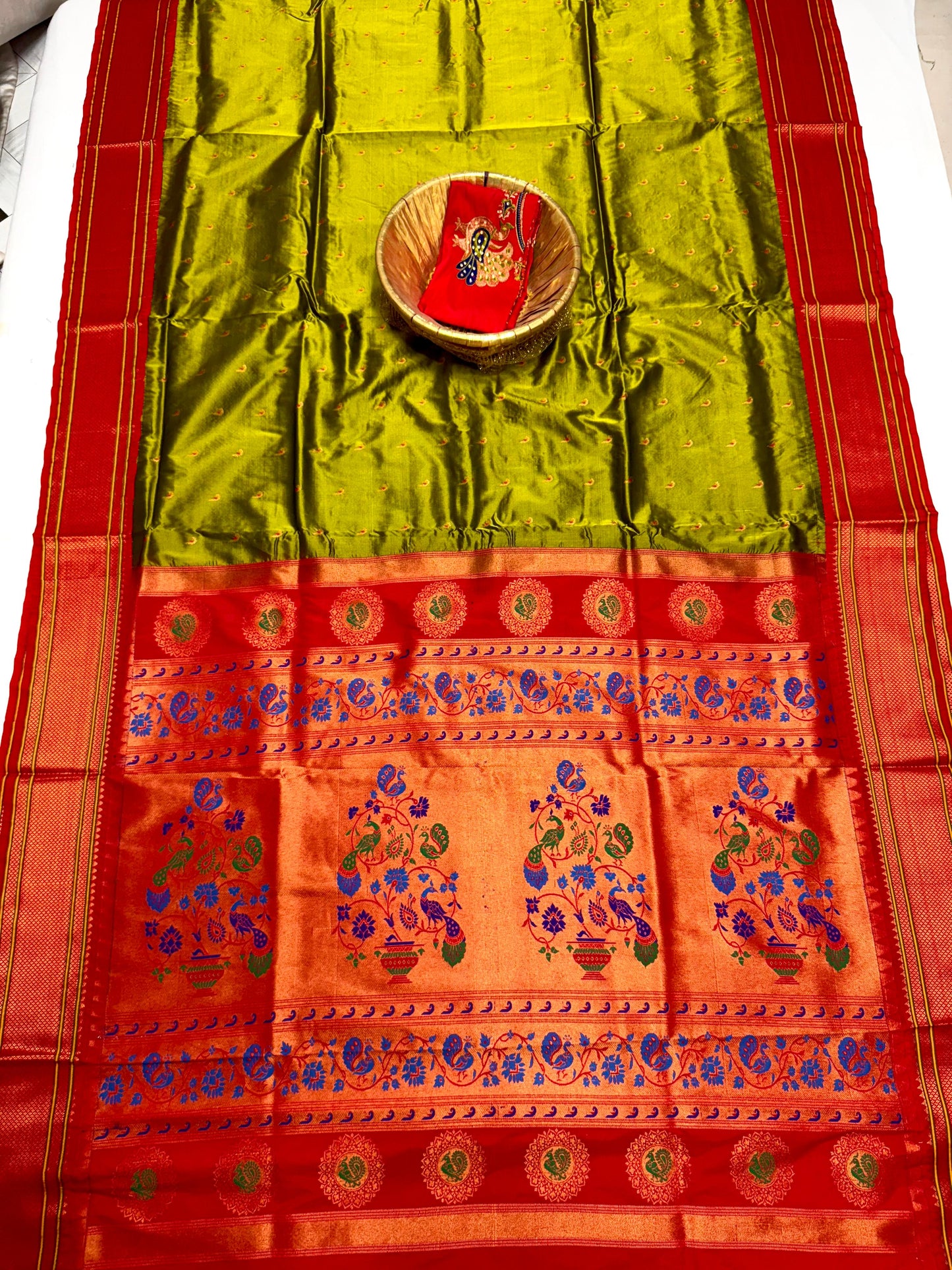 Mahishmati Paithani