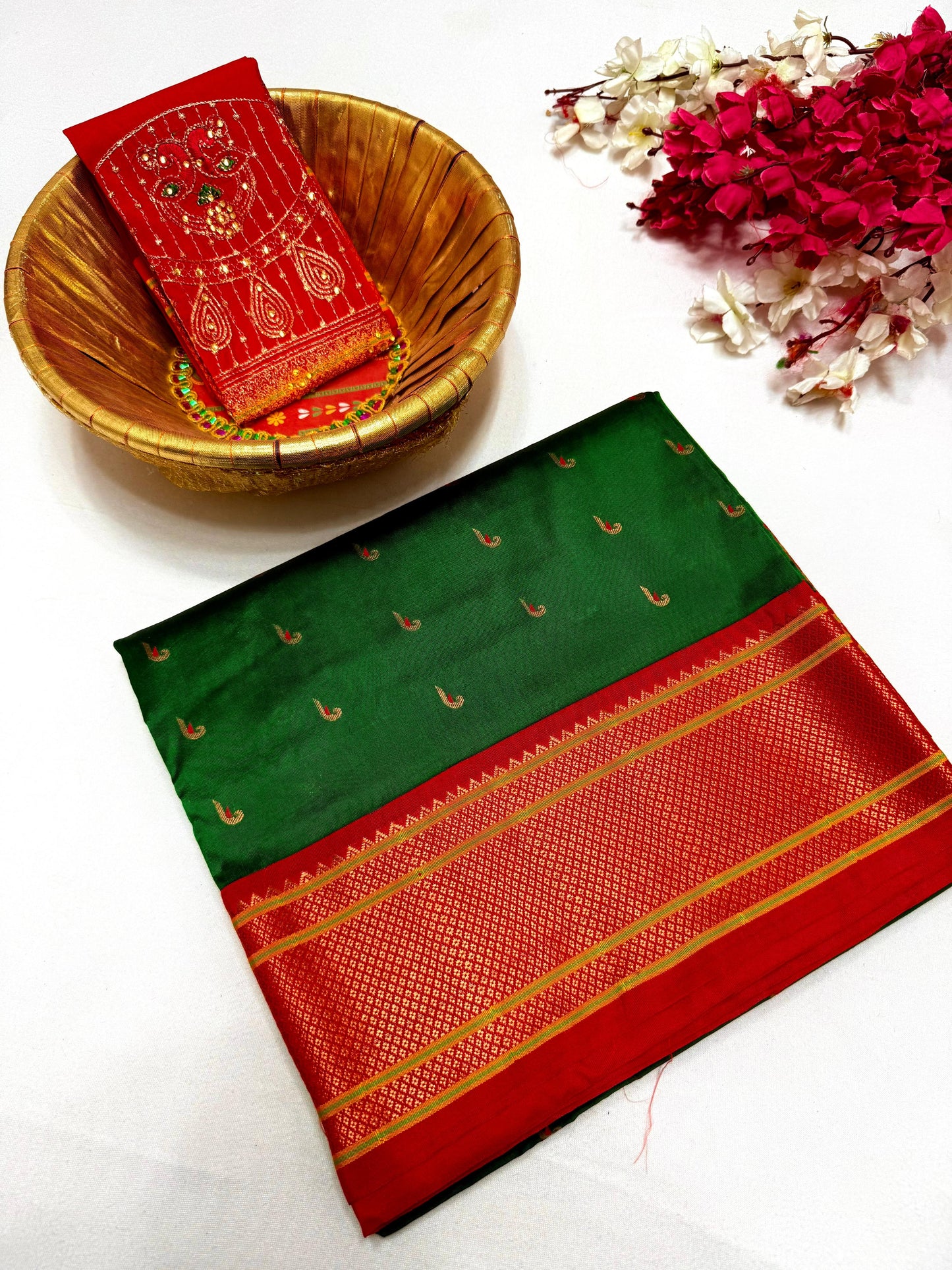 Mahishmati Paithani